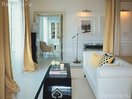 JK Place Capri 18